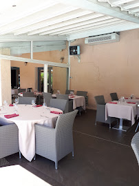 Atmosphère du Restaurant français Domaine des Oliviers à Pierrelatte - n°14