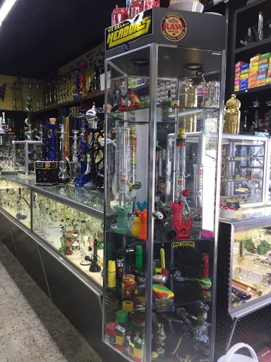 Vaporizer Store «Main Smoke Shop KC | Vape Shop», reviews and photos, 3429 Main St, Kansas City, MO 64111, USA