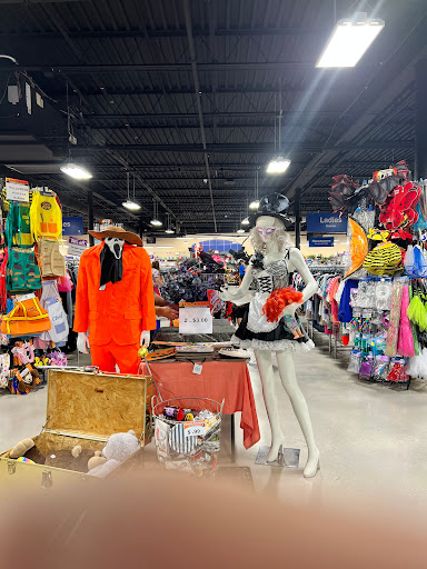 Thrift Store «Goodwill Retail & Donation Center», reviews and photos, 1687 Pine Ridge Rd, Naples, FL 34109, USA