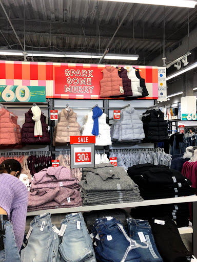 Clothing Store «Old Navy», reviews and photos, 40-24 College Point Blvd, Flushing, NY 11354, USA