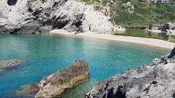 Nas beach'in fotoğrafı çok temiz temizlik seviyesi ile