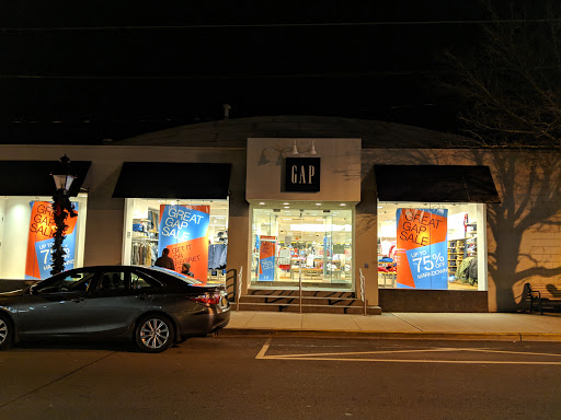 Clothing Store «Gap», reviews and photos, 100 Arden Pl, Port Jefferson, NY 11777, USA