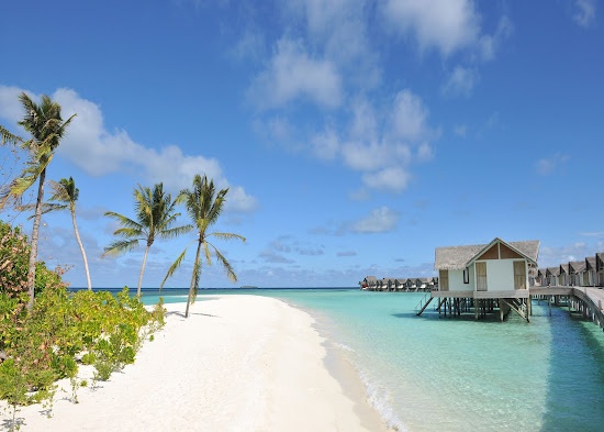 Plage de l'île du complexe Cora Cora Resort.