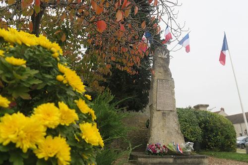 Monument aux morts à Nucourt