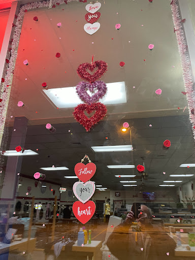 Dry Cleaner «Laundry Time», reviews and photos, 2550 Hubbell Ave, Des Moines, IA 50317, USA