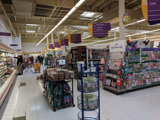 Grocery Store «Super Stop & Shop», reviews and photos, 600 Kinderkamack Rd, Emerson, NJ 07630, USA