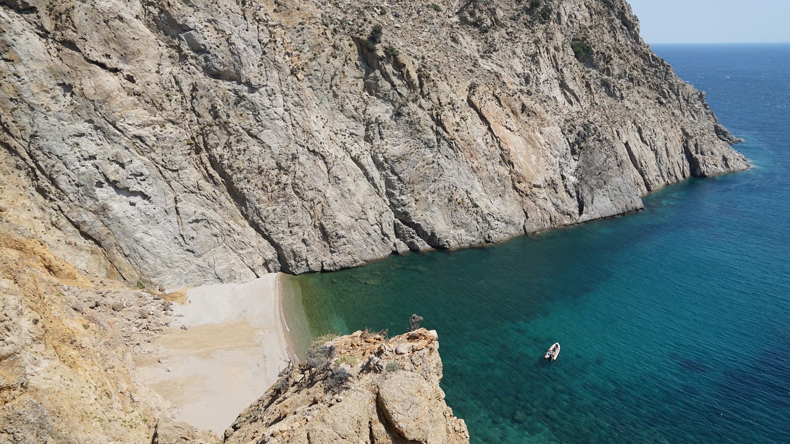 Foto van Katarti beach met lichte fijne kiezelsteen oppervlakte