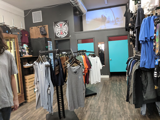 Snowboard Shop «The Vault - Snowboards & Skateboards», reviews and photos, 227 G St, Davis, CA 95616, USA