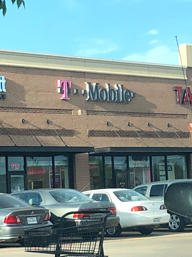 Cell Phone Store «T-Mobile», reviews and photos, 2645 Arapaho Rd #137, Garland, TX 75044, USA