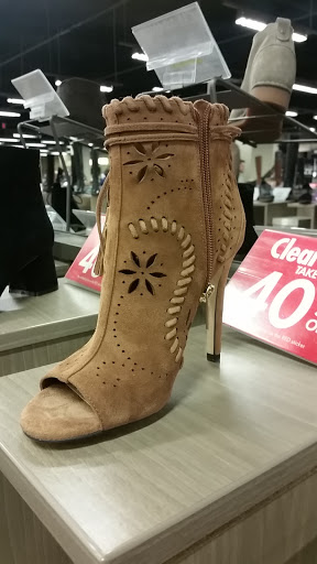 Stores to buy heels Minneapolis