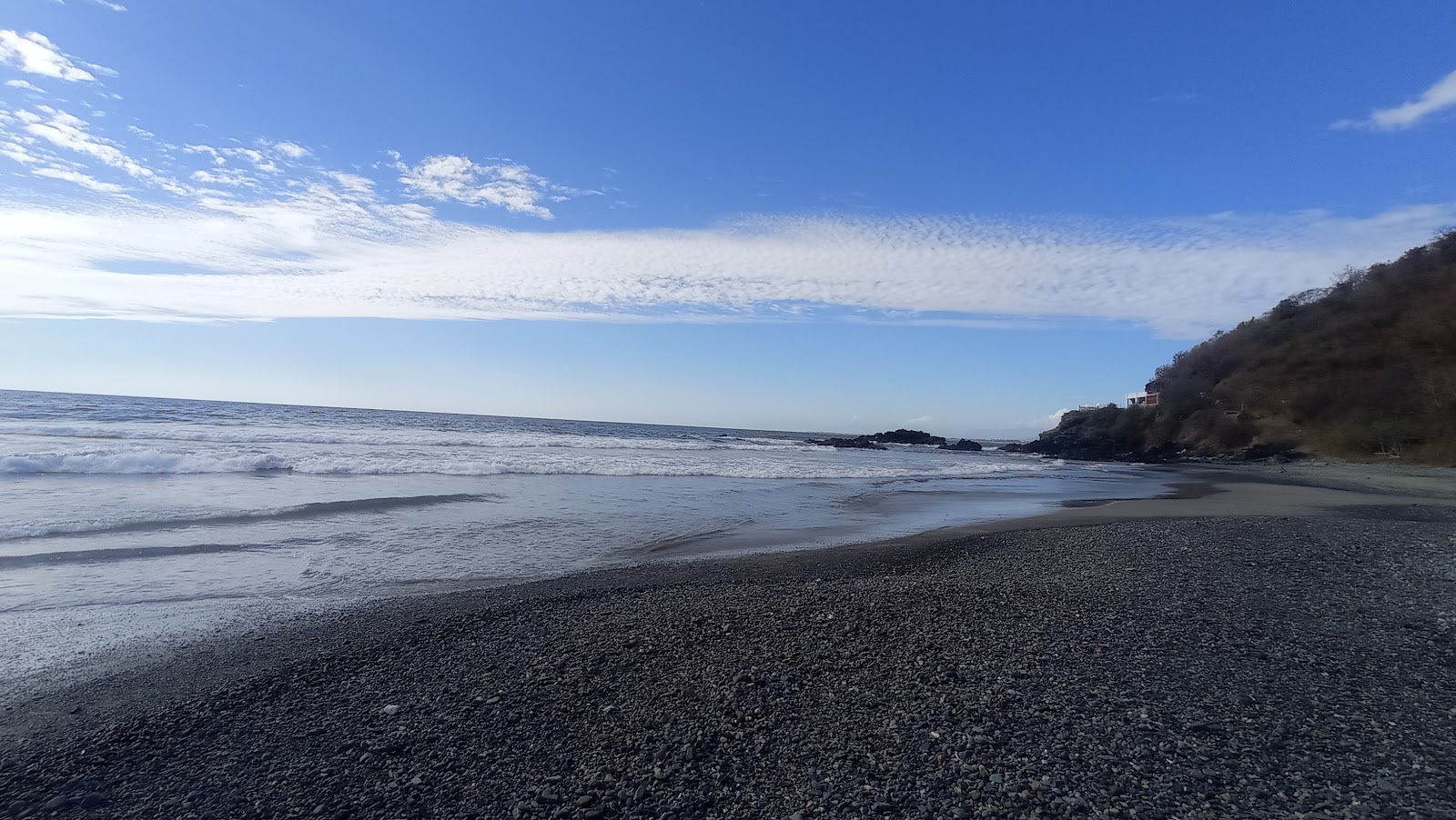 Tamarindillo beach'in fotoğrafı siyah kum ve çakıl yüzey ile