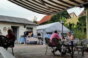 Gaststätte Zur Post - Lampoldshausen; Parkplatz über Schulstraße image