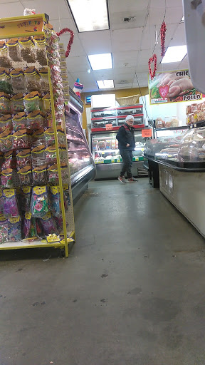 Mexican Grocery Store «La Huerta Mexican & Latin Market», reviews and photos, 405 E Smith St, Kent, WA 98030, USA