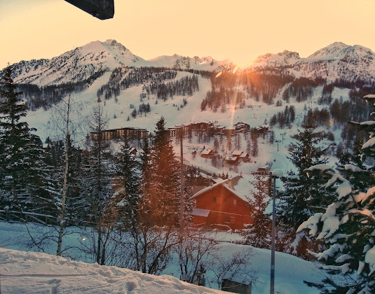 Paysage Agence de location d'appartements Location chalet Grand Confort 18 pers. Montgenevre sauna jacuzzi 05100 Montgenèvre