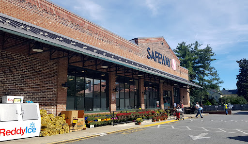 Grocery Store «Safeway», reviews and photos, 12 W Washington St, Middleburg, VA 20117, USA