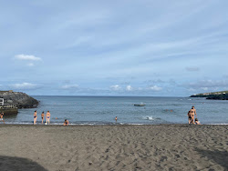 Foto von Praia de Sao Mateus von Klippen umgeben