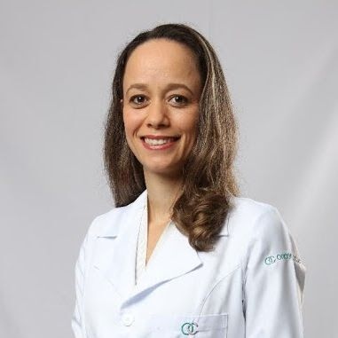 Dra. Marina Bachmann Guimarães, Oncologista