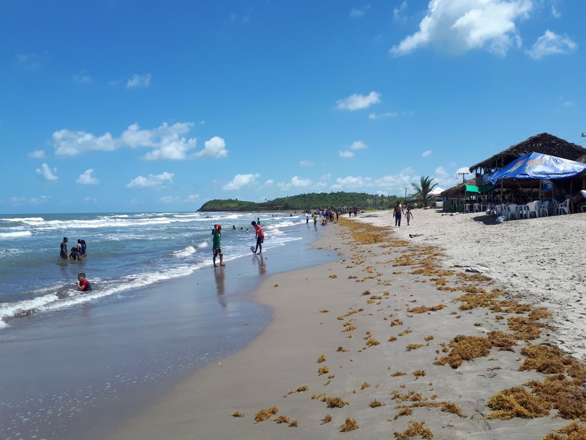 Fotografija El Bluff Beach z svetel pesek površino