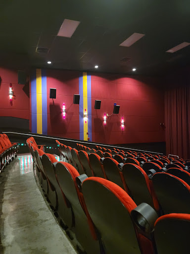 Movie Theater «Regal Cinemas Village Square 18», reviews and photos, 9400 W Sahara Ave, Las Vegas, NV 89117, USA