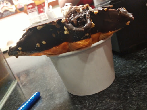 Ice Cream Shop «Cold Stone Creamery», reviews and photos, 2015 S Hurstbourne Pkwy, Louisville, KY 40220, USA