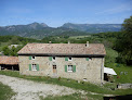 Ferme Bio Le Panicaut gîte, chambre d'hôtes et roulotte face à la forêt de Saoû Francillon-sur-Roubion