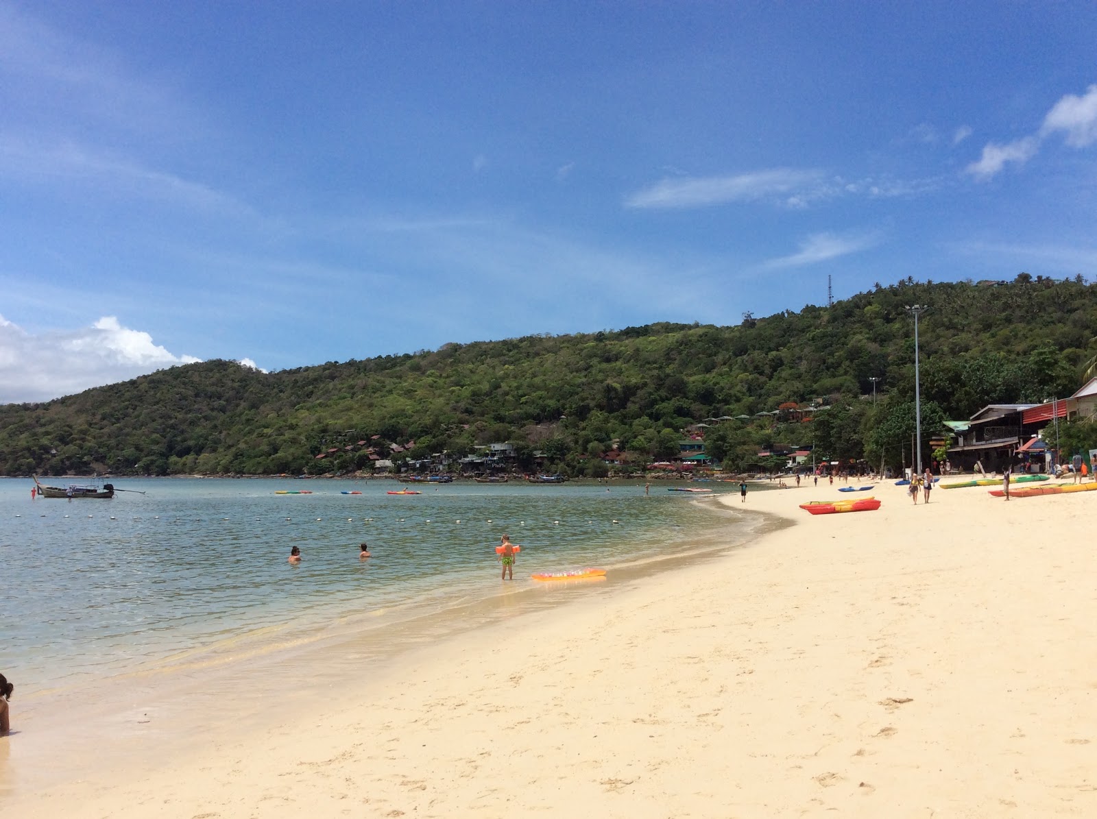 Foto de Praia de Loh Dalum com long bay