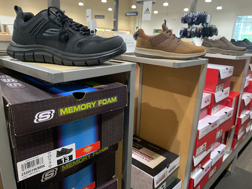 Shoe Store «DSW Designer Shoe Warehouse», reviews and photos, 1300 Huguenot Rd, Midlothian, VA 23113, USA