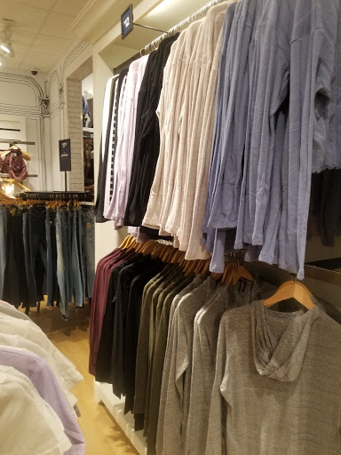 Clothing Store «Aéropostale», reviews and photos, 200 Baychester Ave, Bronx, NY 10475, USA