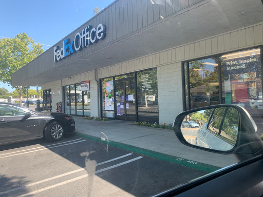 FedEx Office Print & Ship Center, 15545 Los Gatos Blvd, Los Gatos, CA 95032, USA, 