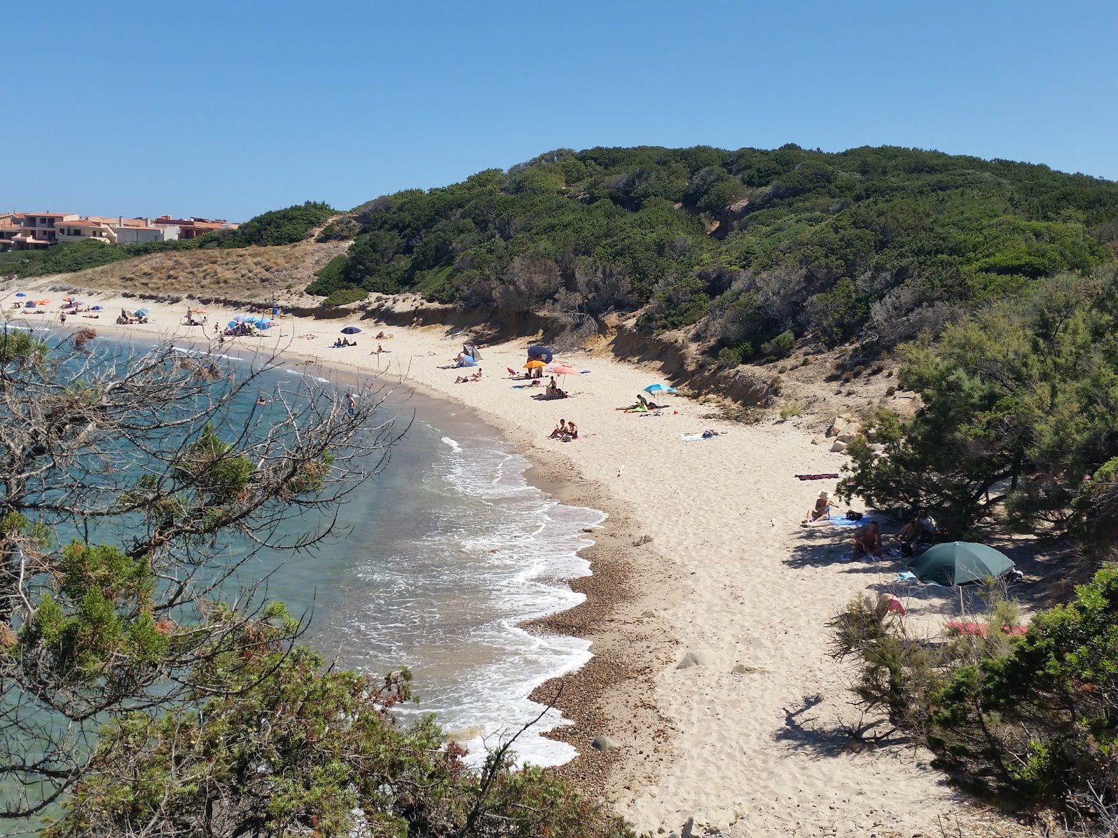 Zdjęcie Spiaggia Longa z powierzchnią jasny piasek