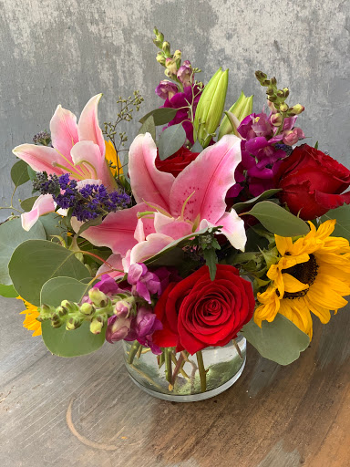 Florist «Petals & Vines», reviews and photos, 410 Main St E, Monmouth, OR 97361, USA