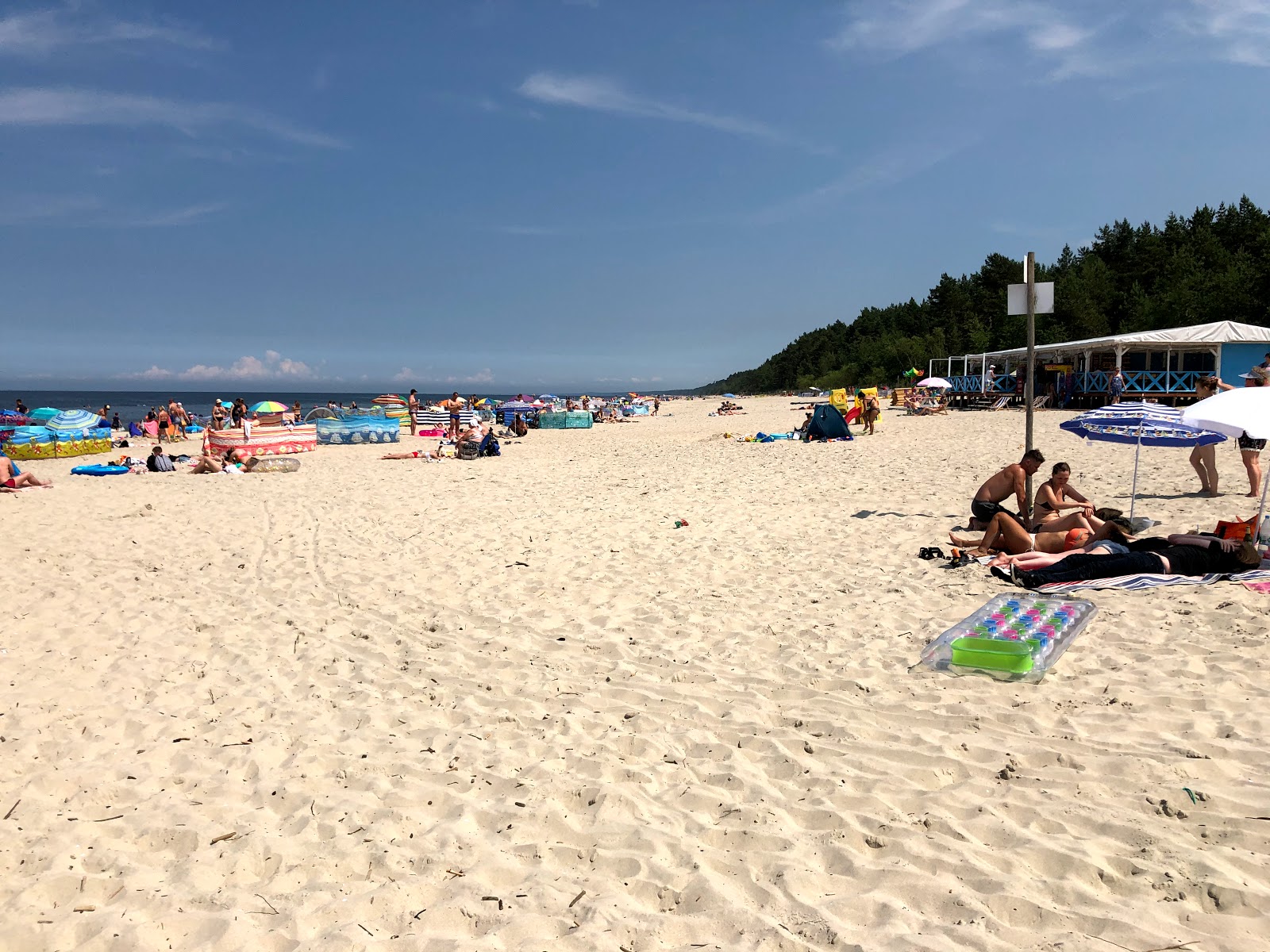 Katy Rybackie Beach的照片 带有明亮的沙子表面