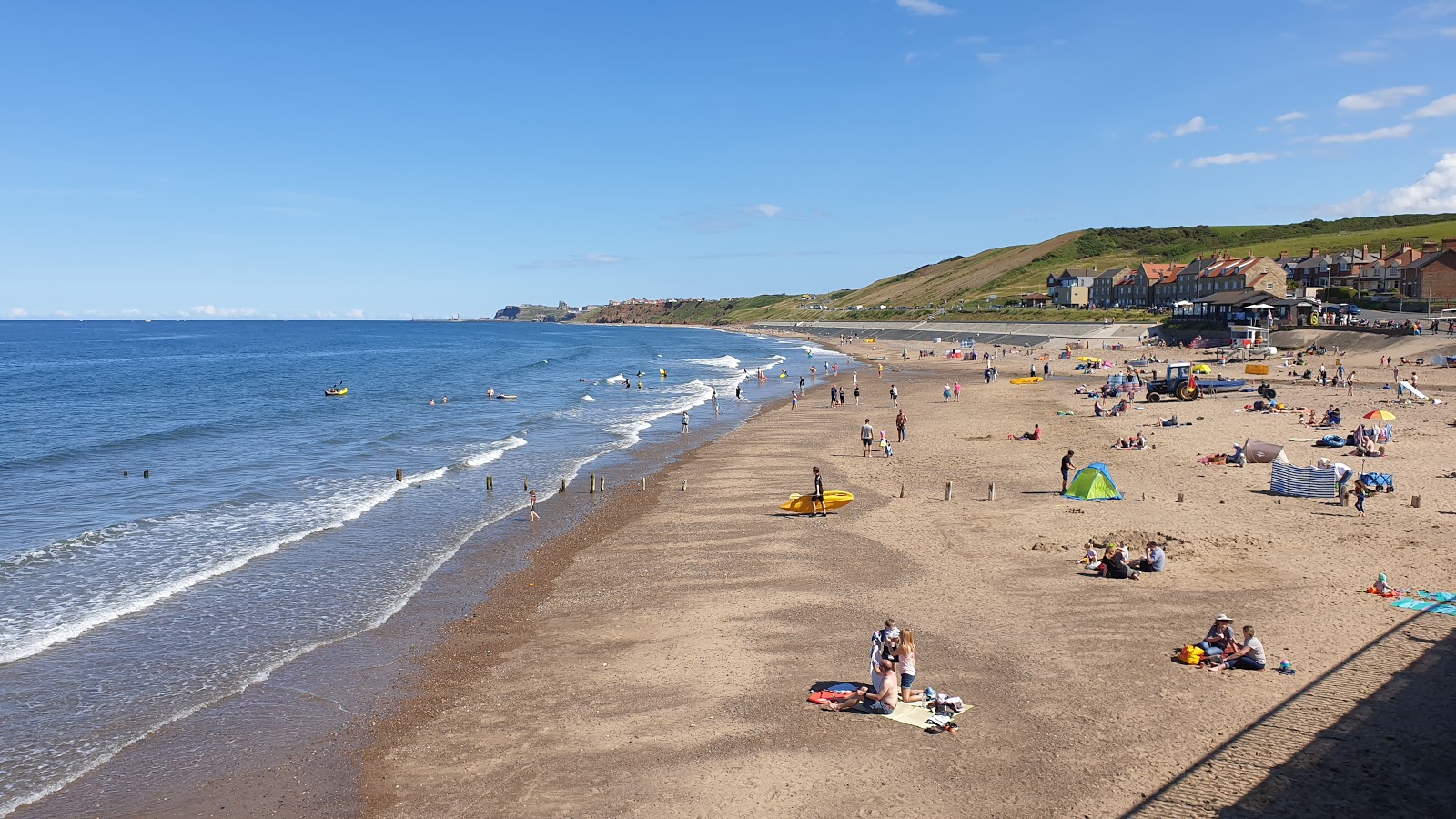 Foto di Spiaggia di Sandsend con una superficie del sabbia beige