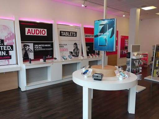 Cell Phone Store «T-Mobile», reviews and photos, 576 Farmington Ave, Bristol, CT 06010, USA