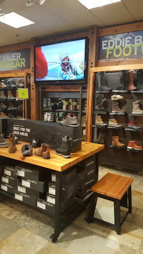Clothing Store «Eddie Bauer», reviews and photos, 7000 Austin St, Forest Hills, NY 11375, USA