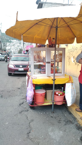 Papas Don Trini (El pajarito) Salsa Casera servicio en establecimiento