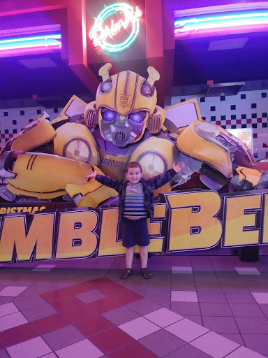 Movie Theater «Regal Cinemas Shiloh Crossing 18», reviews and photos, 10400 E. US 36, Avon, IN 46168, USA