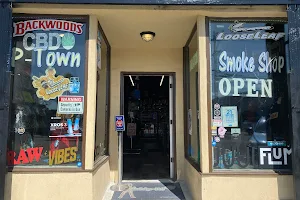 P Town Smoke shop image