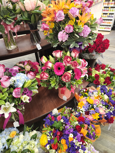 Grocery Store «Safeway», reviews and photos, 1025 Alhambra Blvd, Sacramento, CA 95816, USA