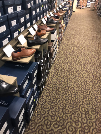 Shoe Store «DSW Designer Shoe Warehouse», reviews and photos, 8389 Leesburg Pike, Vienna, VA 22182, USA