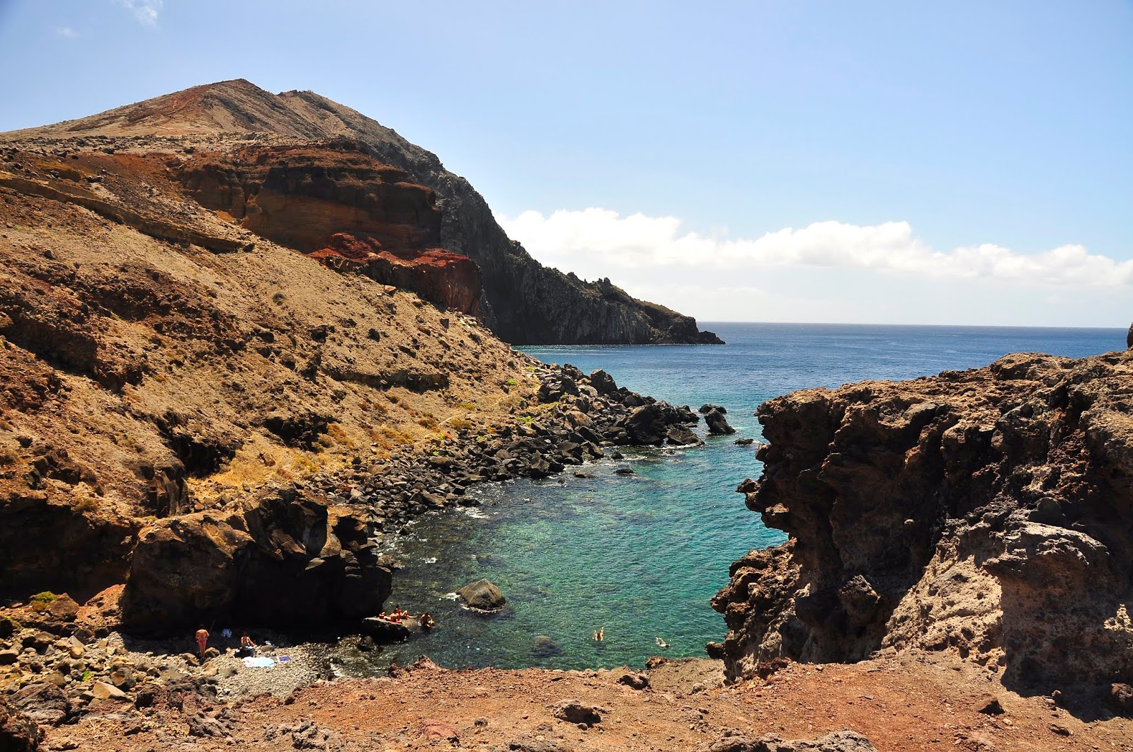 Foto von Praia do Sardinha mit felsiges gelände Oberfläche
