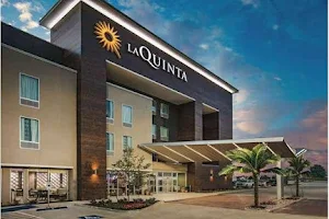 La Quinta Inn & Suites by Wyndham Dallas Plano - The Colony image