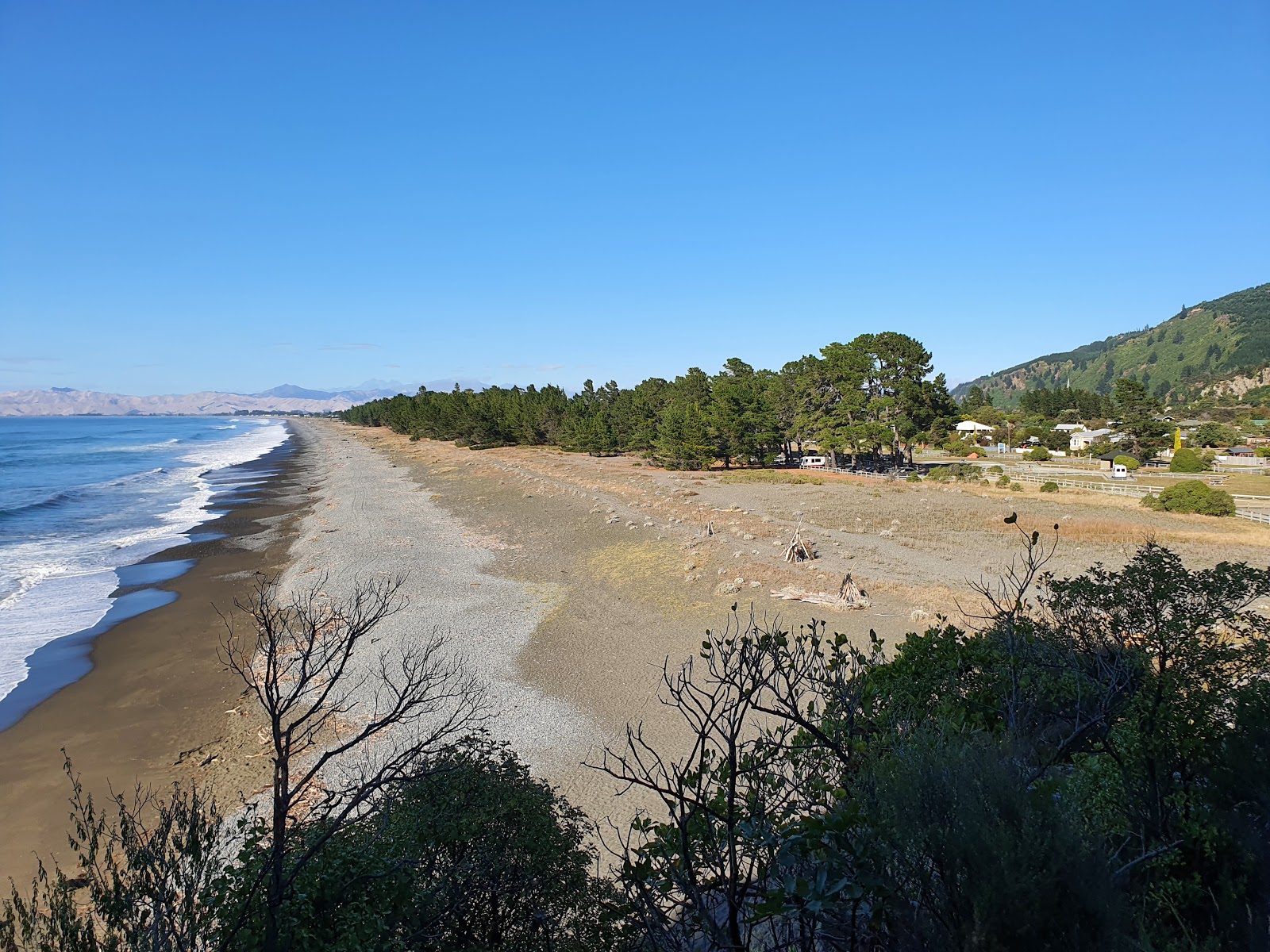 Foto von Rarangi Beach mit graue kiesel Oberfläche