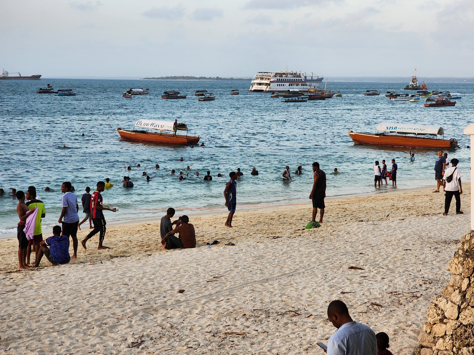 Φωτογραφία του Shangani Public Beach - δημοφιλές μέρος μεταξύ λάτρεις της χαλάρωσης