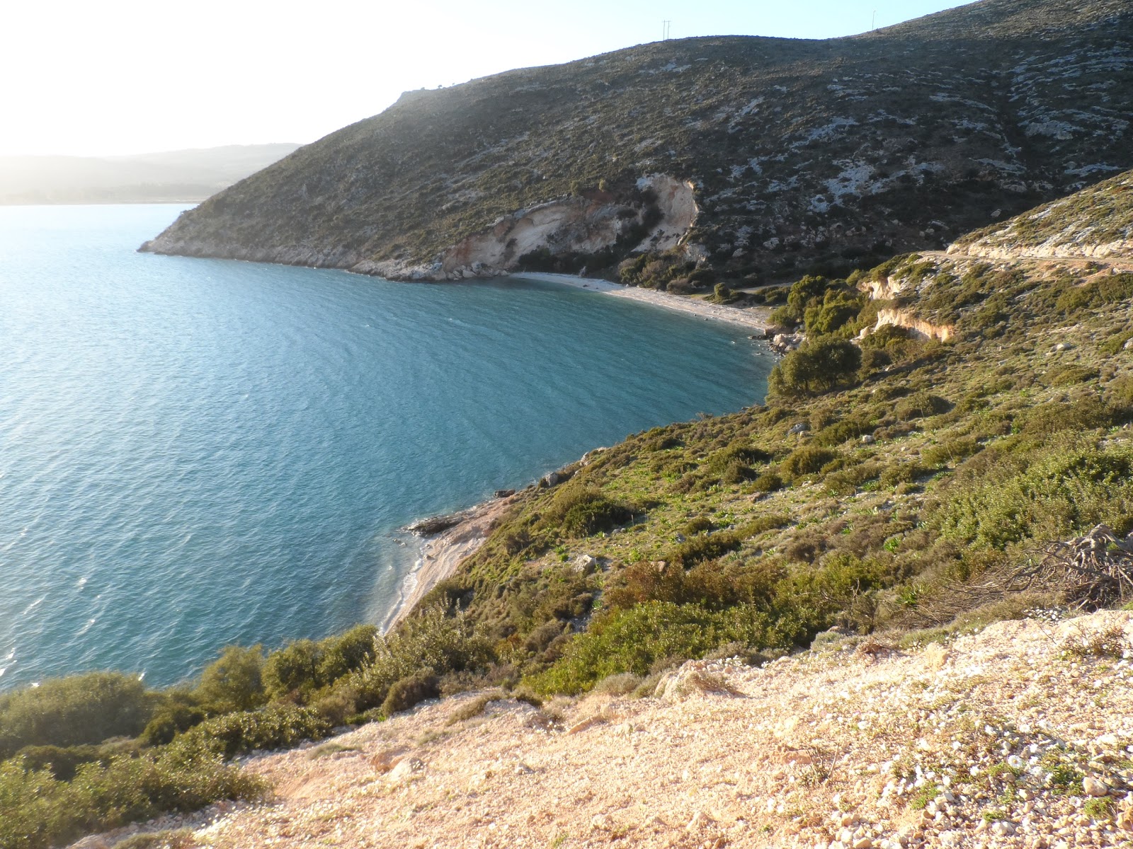 Koumaria beach的照片 带有轻质细卵石表面