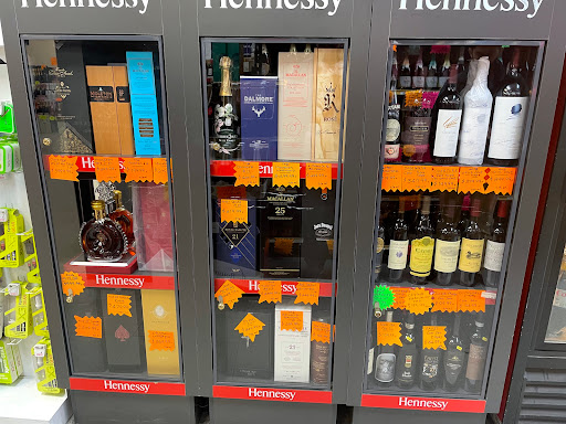 Liquor Store «Hackensack Liquor Store», reviews and photos, 500 S River St, Hackensack, NJ 07601, USA