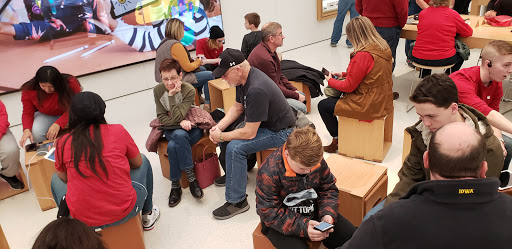 Computer Store «Apple Jordan Creek», reviews and photos, 101 Jordan Creek Pkwy, West Des Moines, IA 50266, USA