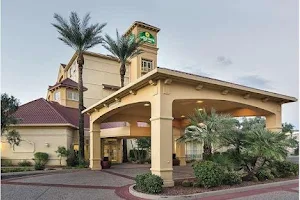 La Quinta Inn & Suites by Wyndham Phoenix Mesa West image