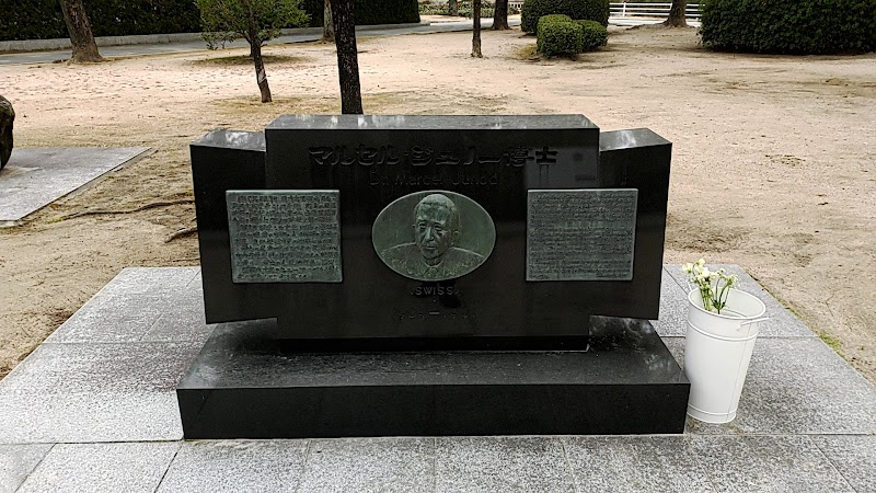 マルセル・ジュノー博士記念碑