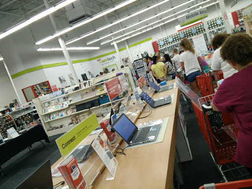 Shopping Mall «Gateway Shopping Center», reviews and photos, 221 E Swedesford Rd, Wayne, PA 19087, USA